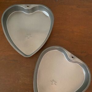 9 inch heart shaped baking pans Ecko nonstick finish set of 2 Valentine cakepans